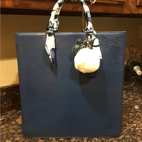 Louis Vuitton Bags - Picture 10 of 15